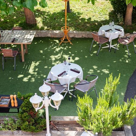 Hotel Restaurant Les Glycines Vieille-Brioude ภายนอก รูปภาพ