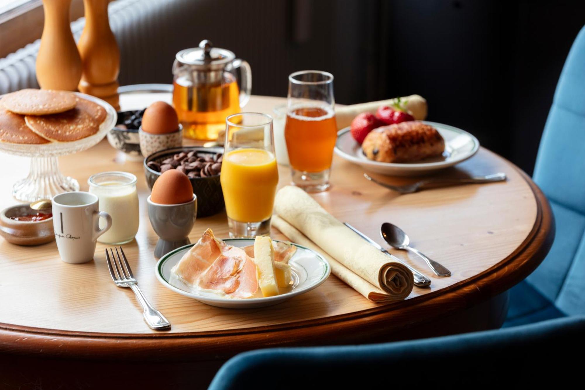 Hotel Restaurant Les Glycines Vieille-Brioude ภายนอก รูปภาพ