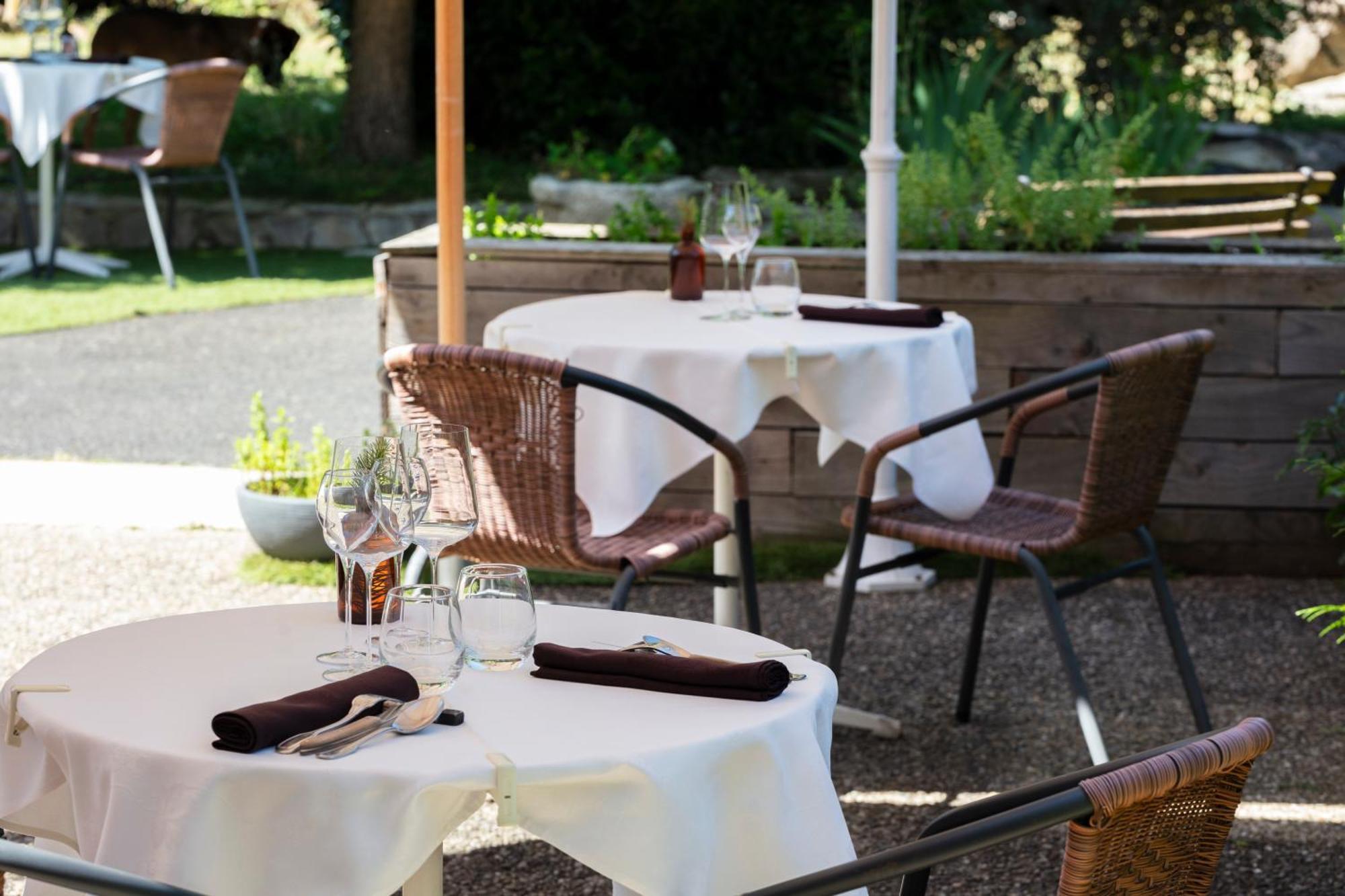 Hotel Restaurant Les Glycines Vieille-Brioude ภายนอก รูปภาพ