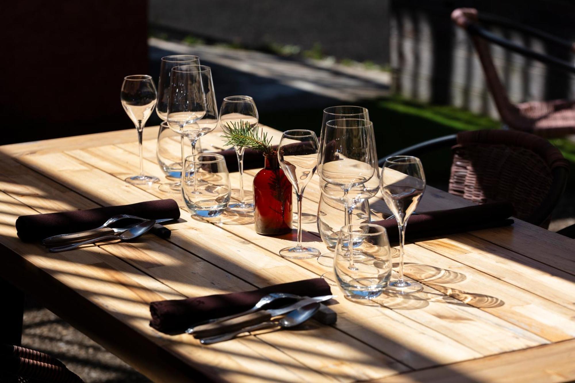 Hotel Restaurant Les Glycines Vieille-Brioude ภายนอก รูปภาพ