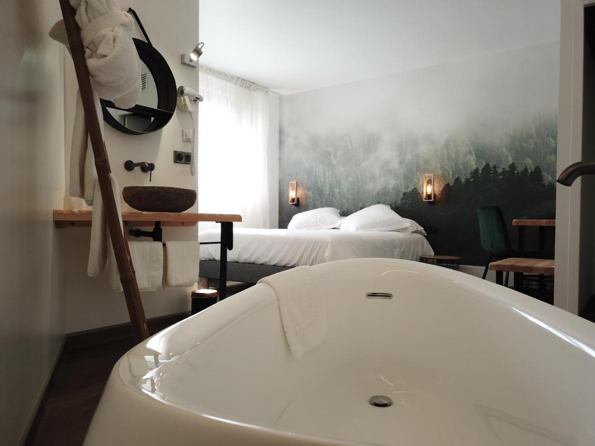 Hotel Restaurant Les Glycines Vieille-Brioude ภายนอก รูปภาพ